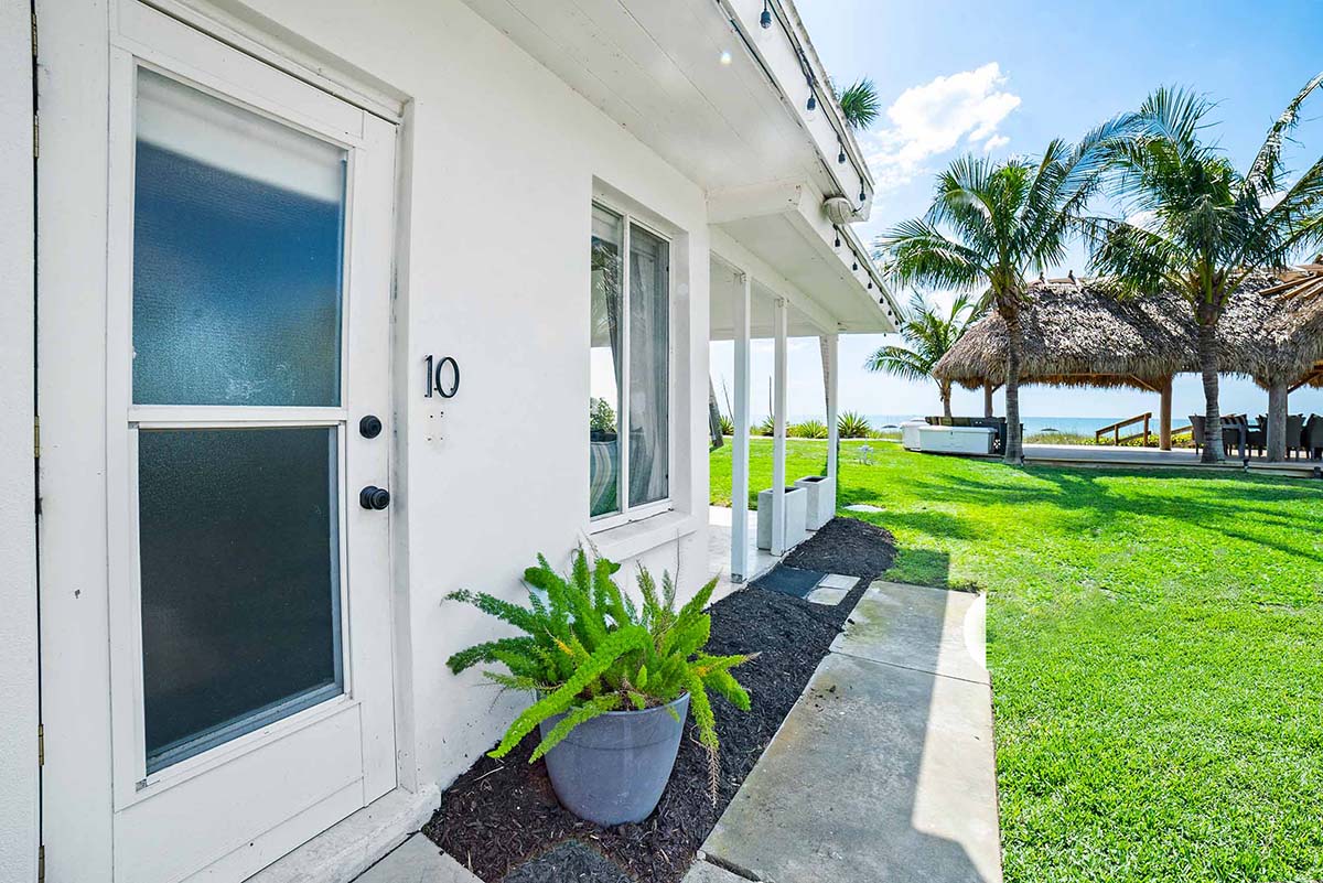 Two Bedroom Beach Front Bungalow King Bedroom